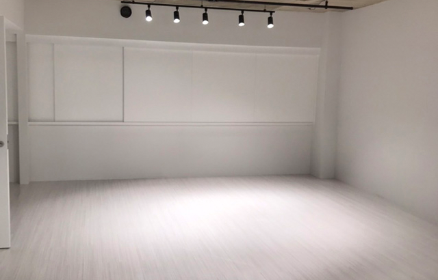撮影スタジオの施工事例～白ホリゾントでまっ白な空間に～