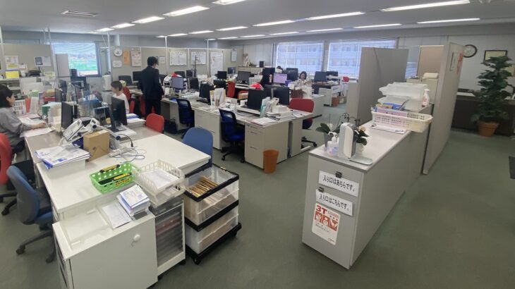“昭和感”漂うオフィスが1週間で変貌！移転なしで叶える、現代的な職場づくり